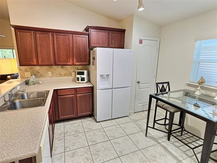 Image No.5-5 Bed House for sale