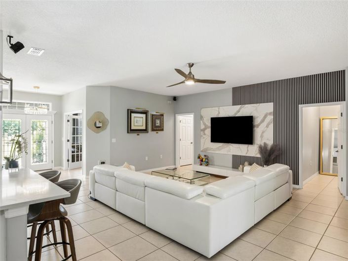 Image No.8-4 Bed House for sale