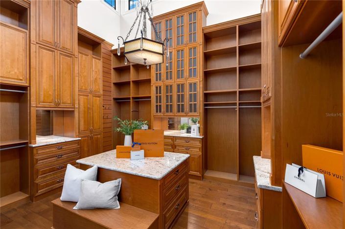 Image No.18-7 Bed House for sale