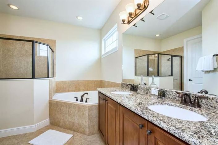 Image No.18-5 Bed House for sale