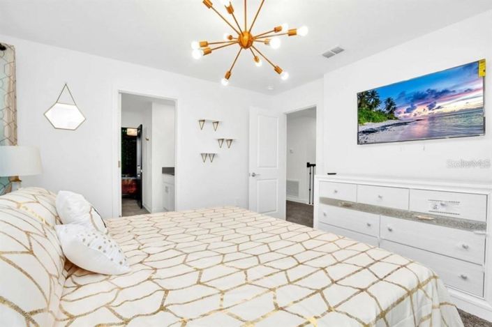 Image No.30-8 Bed House for sale