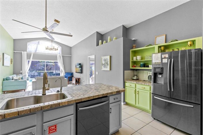 Image No.6-5 Bed House for sale