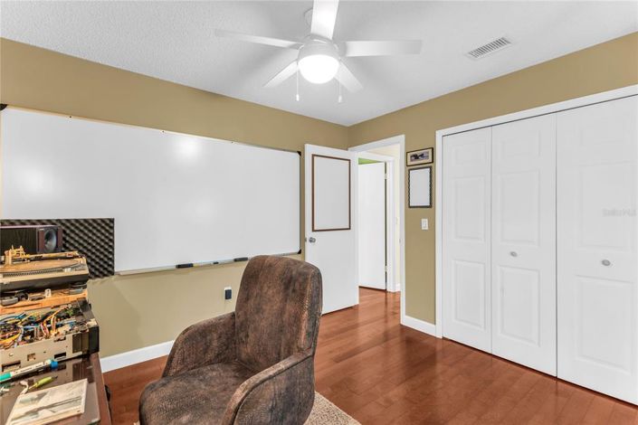 Image No.30-4 Bed House for sale