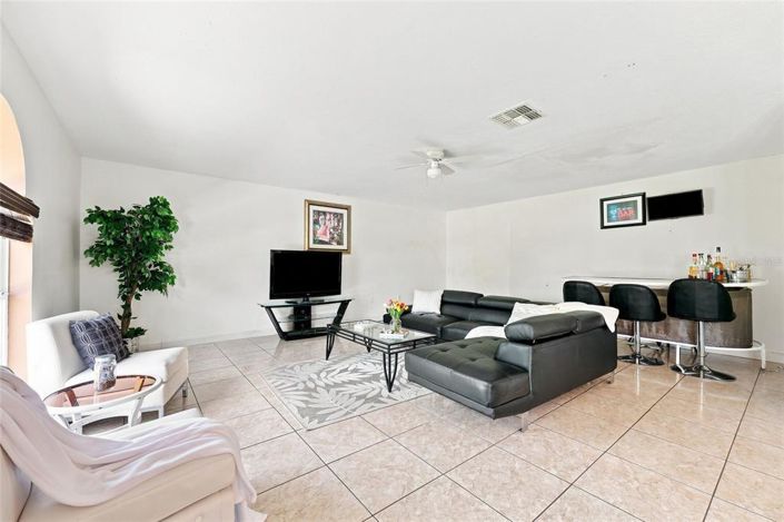 Image No.16-4 Bed House for sale