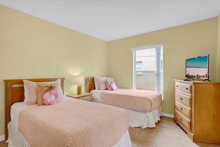 Image No.18-4 Bed House for sale