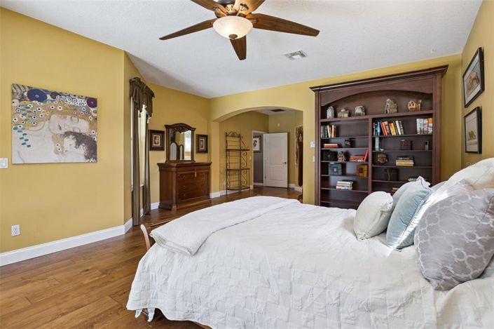 Image No.16-5 Bed House for sale