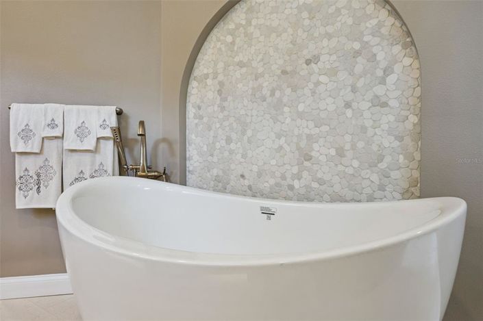 Image No.19-5 Bed House for sale