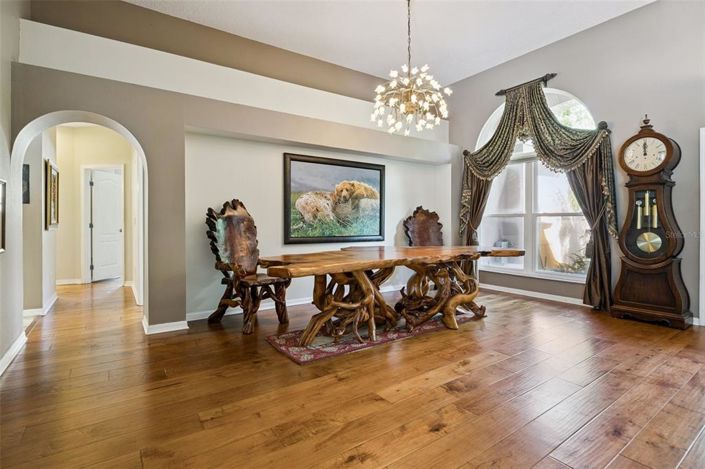 Image No.5-5 Bed House for sale