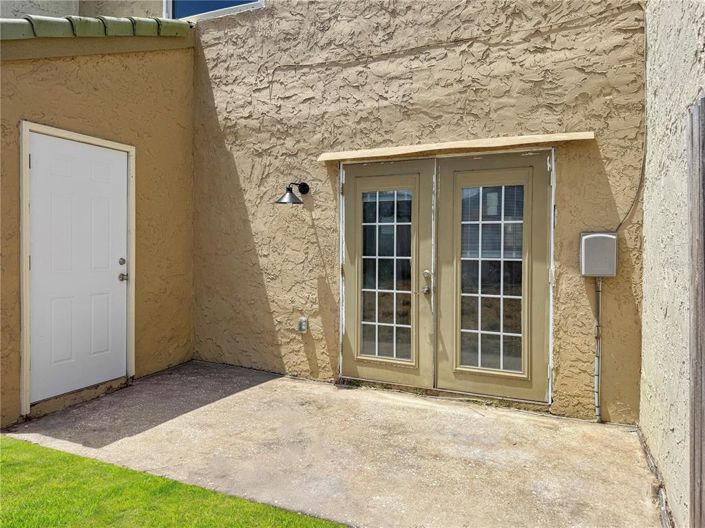 Image No.25-2 Bed Townhouse for sale