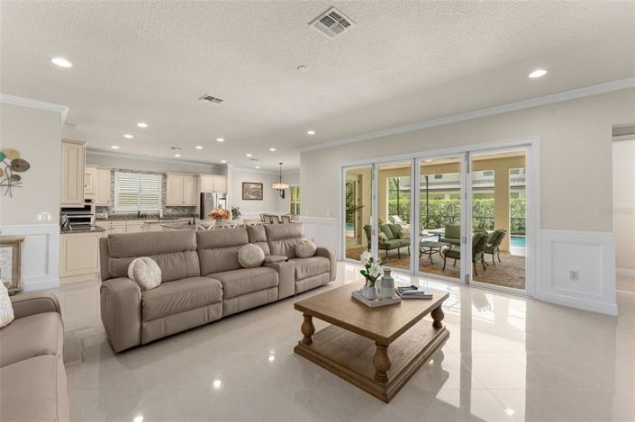 Image No.21-7 Bed House for sale