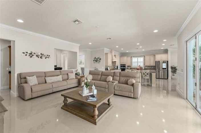 Image No.22-7 Bed House for sale