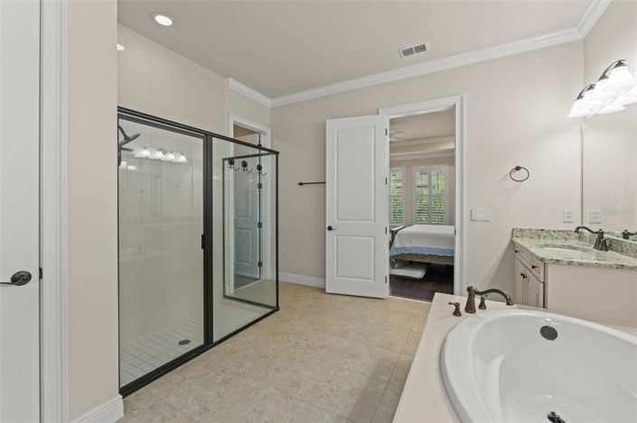 Image No.36-7 Bed House for sale