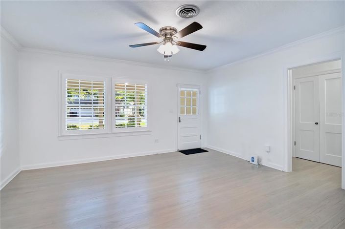 Image No.6-5 Bed House for sale