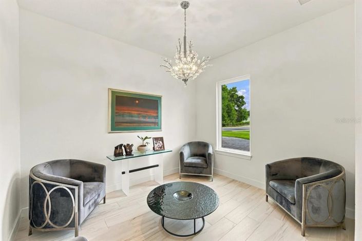 Image No.13-6 Bed House for sale
