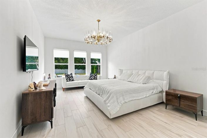 Image No.17-6 Bed House for sale