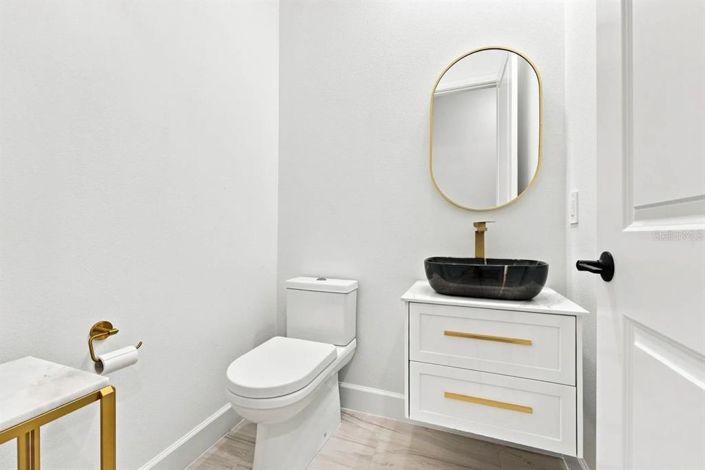 Image No.19-6 Bed House for sale
