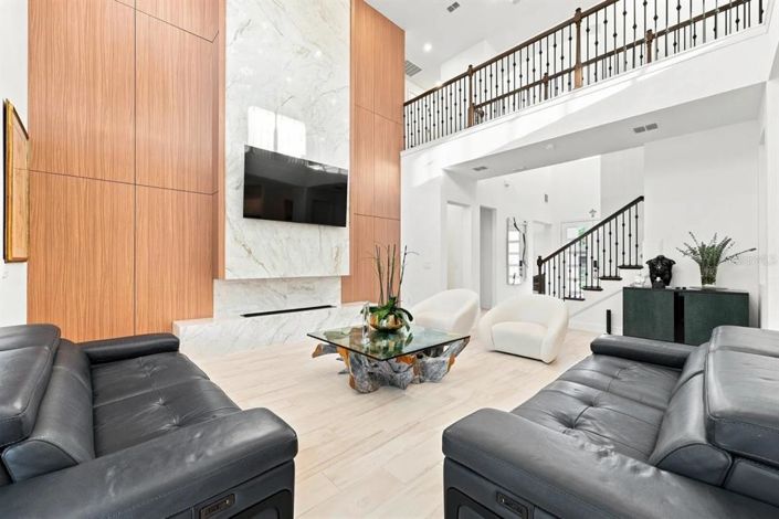 Image No.8-6 Bed House for sale