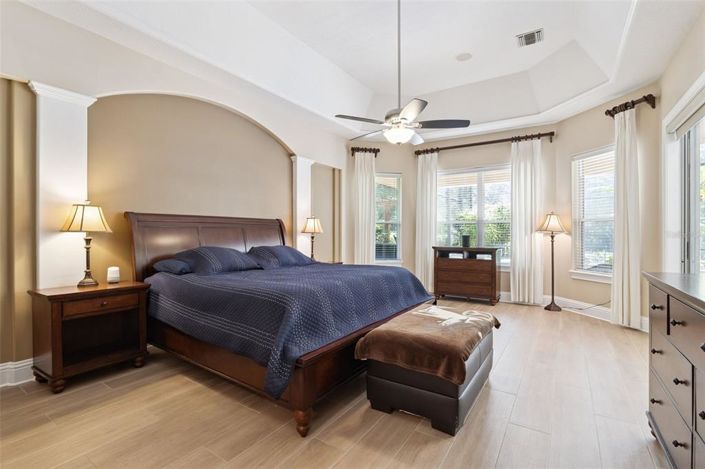 Image No.17-4 Bed House for sale
