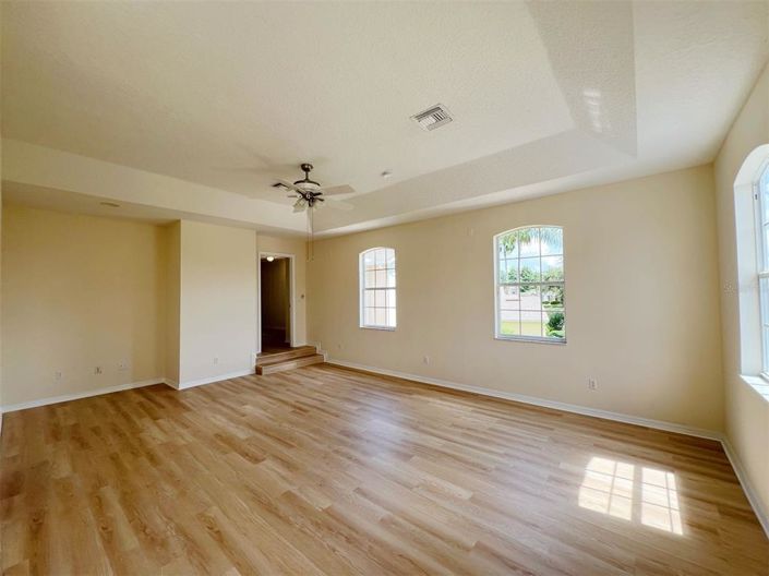 Image No.10-5 Bed House for sale