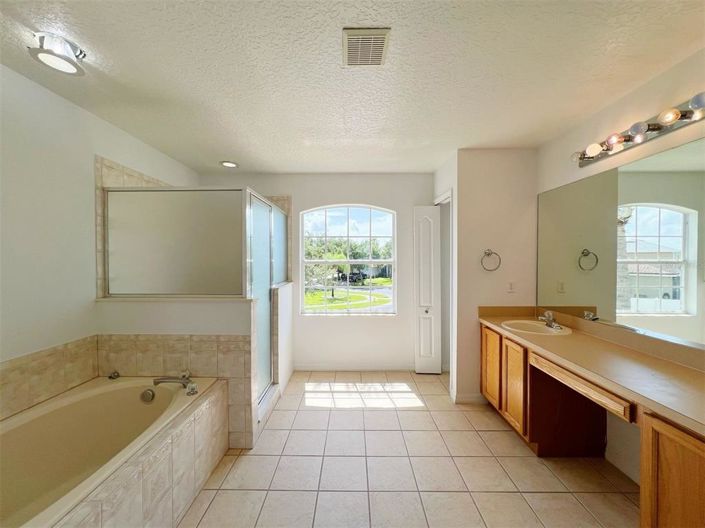 Image No.11-5 Bed House for sale