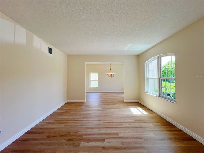 Image No.18-5 Bed House for sale