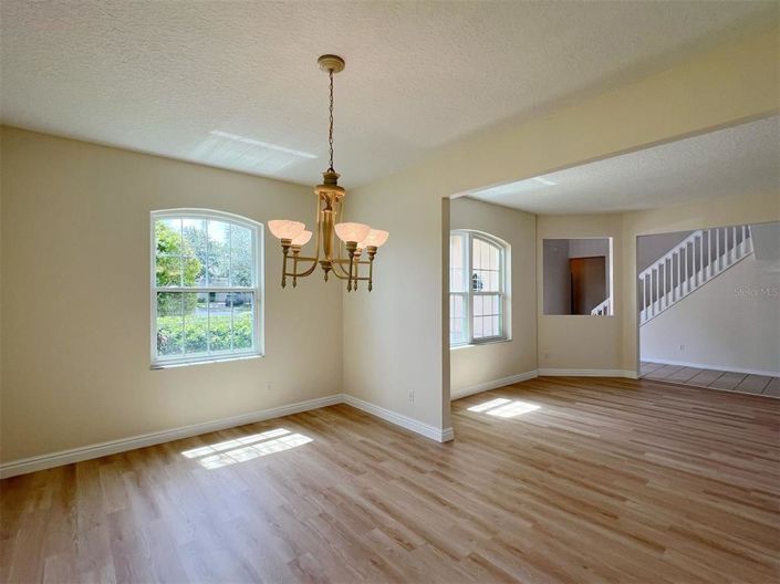 Image No.3-5 Bed House for sale