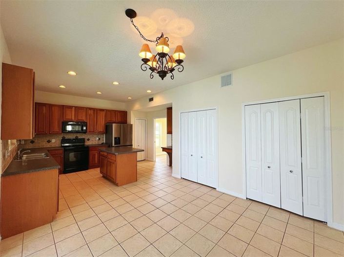 Image No.4-5 Bed House for sale