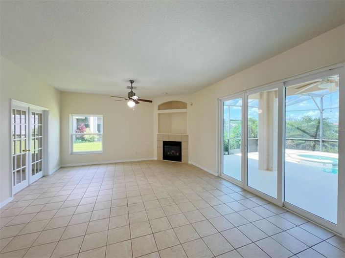 Image No.6-5 Bed House for sale