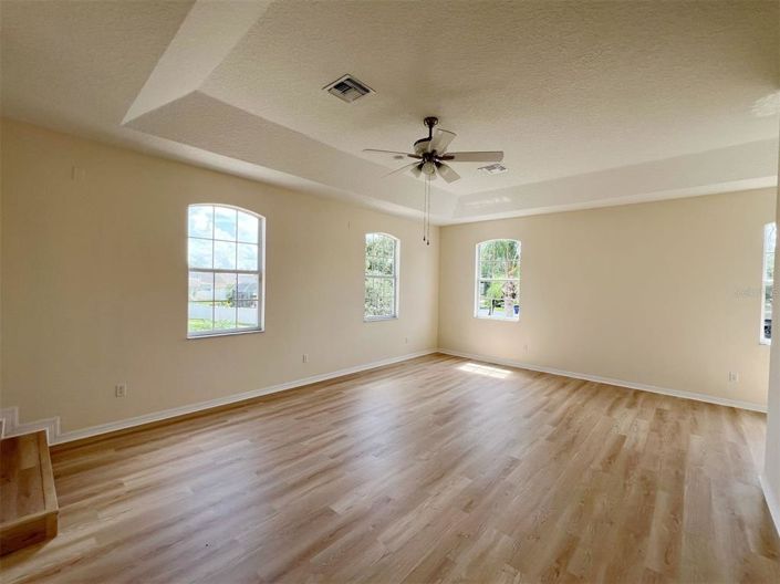 Image No.8-5 Bed House for sale