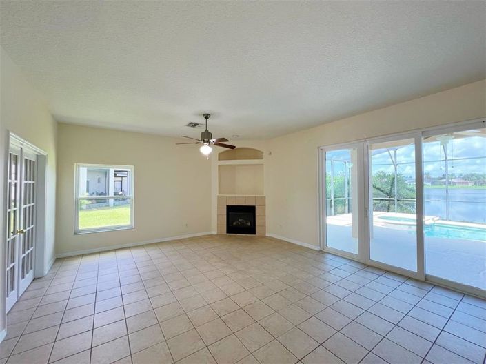 Image No.9-5 Bed House for sale