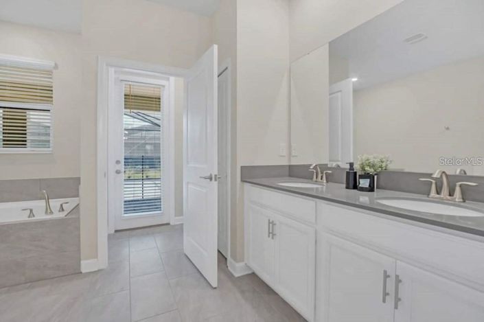 Image No.45-8 Bed House for sale