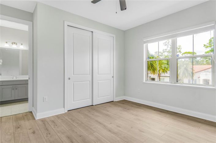 Image No.45-5 Bed House for sale