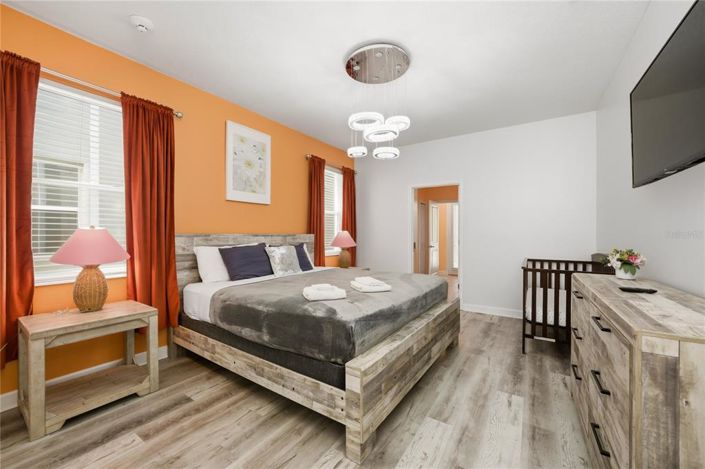 Image No.25-9 Bed House for sale