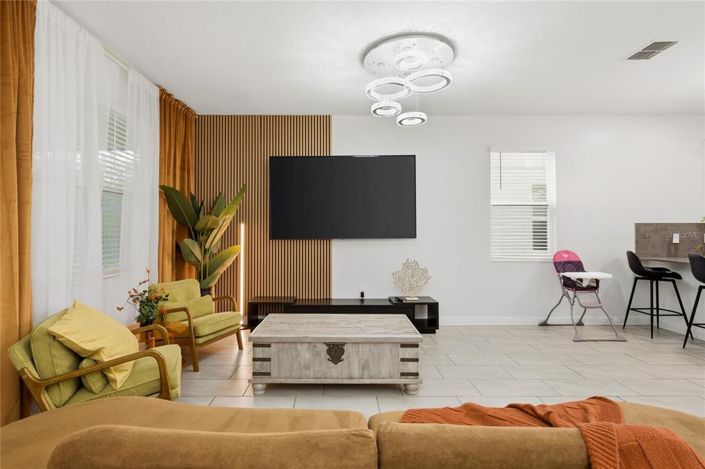 Image No.5-9 Bed House for sale