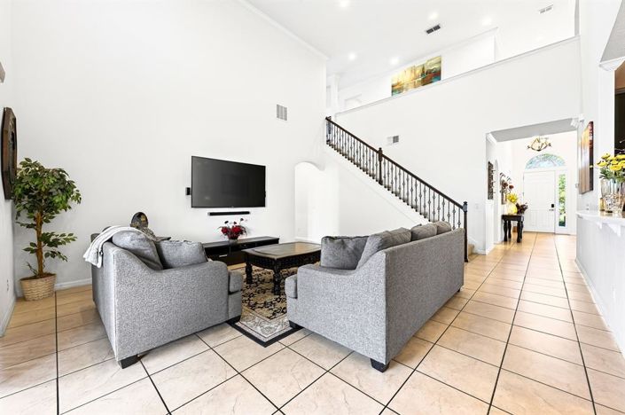 Image No.12-6 Bed House for sale