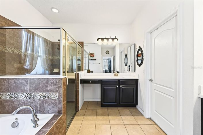Image No.17-6 Bed House for sale