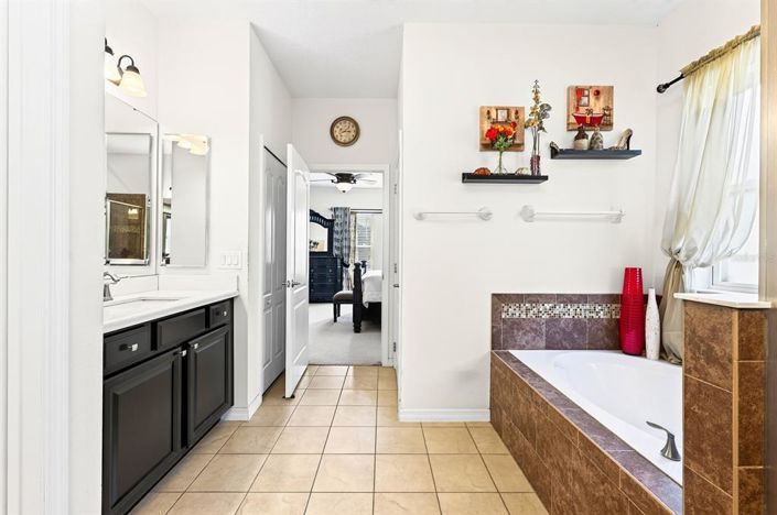 Image No.18-6 Bed House for sale