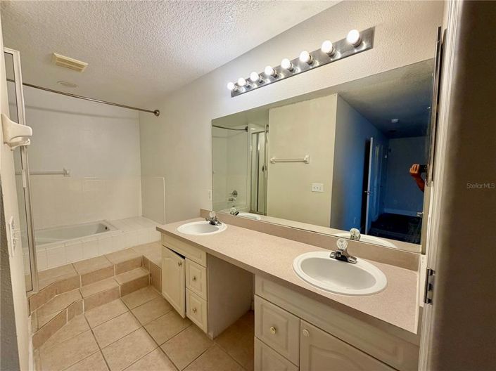 Image No.12-4 Bed Townhouse for sale