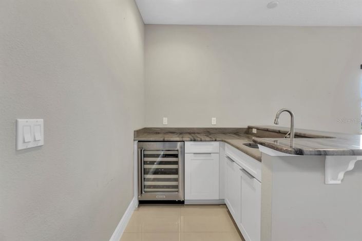 Image No.42-6 Bed House for sale