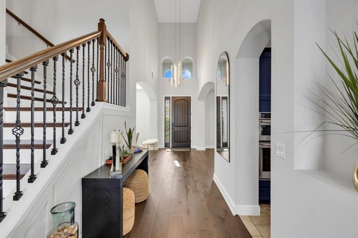 Image No.8-6 Bed House for sale