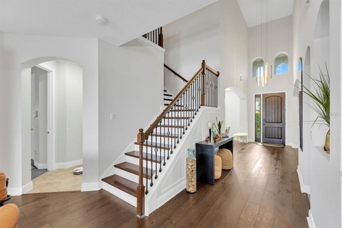 Image No.9-6 Bed House for sale