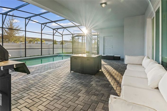 Image No.2-8 Bed House for sale