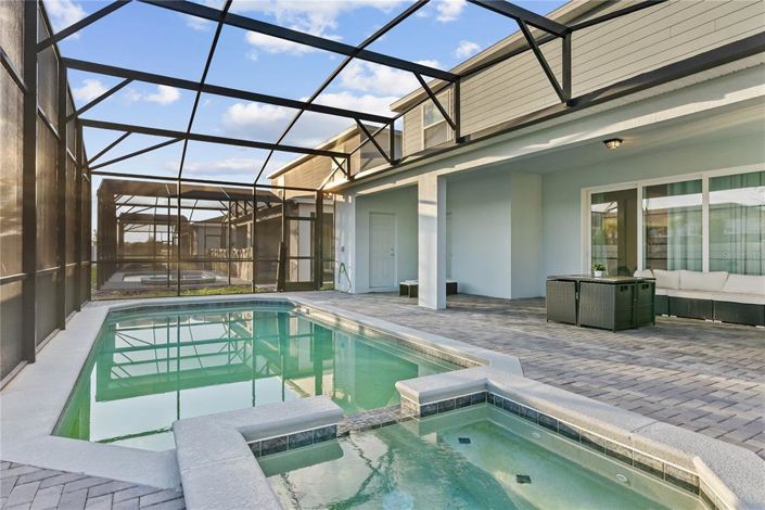 Image No.3-8 Bed House for sale