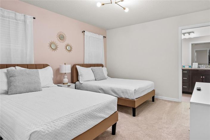 Image No.32-8 Bed House for sale