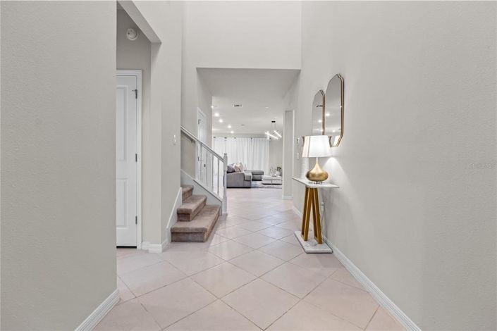 Image No.5-8 Bed House for sale