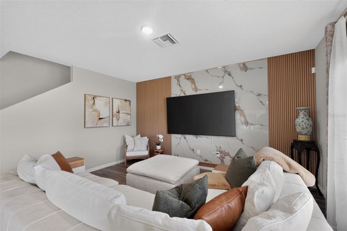 Image No.7-5 Bed House for sale
