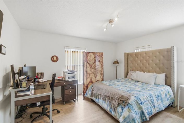 Image No.27-4 Bed House for sale