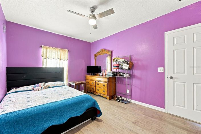 Image No.15-4 Bed House for sale