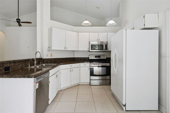 Image No.10-3 Bed House for sale