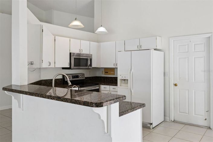 Image No.11-3 Bed House for sale